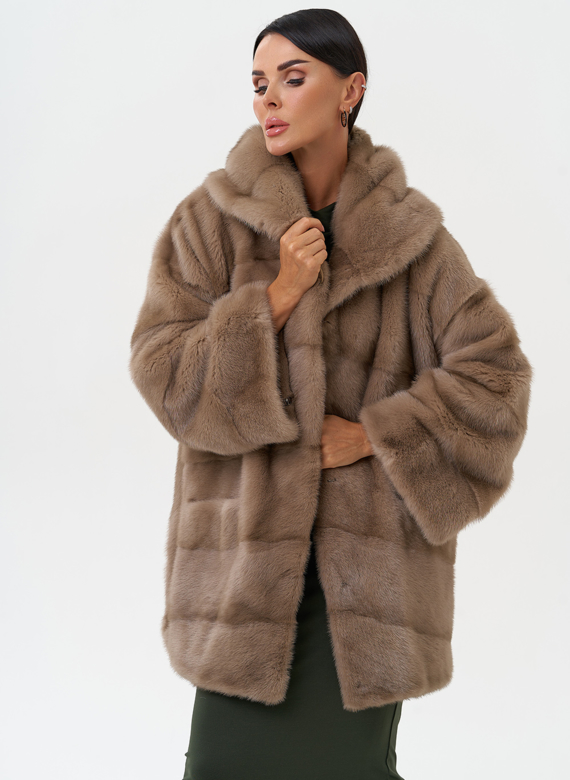 Короткая шуба из норки с капюшоном