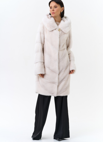 Светлая норковая шуба с капюшоном