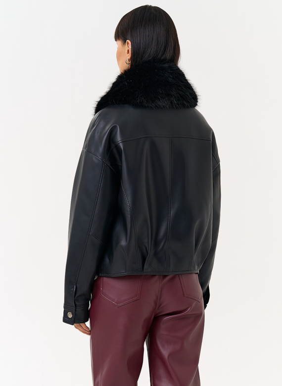 Женская утепленная куртка из эко кожи черного цвета