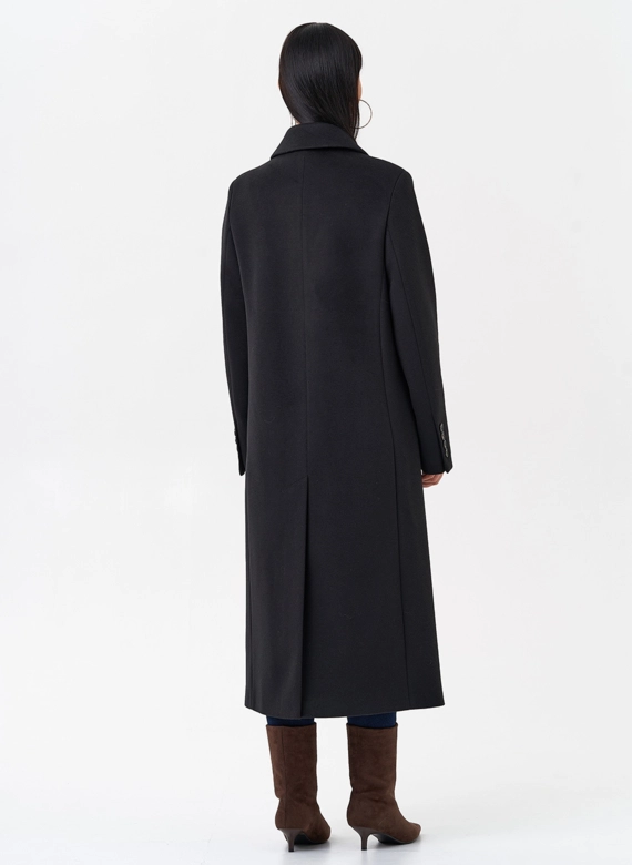 Длинное двубортное пальто с английским воротником