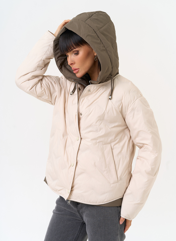 Женская куртка с контрастным капюшоном