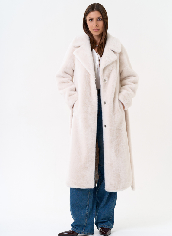 Женское пальто из эко меха с декоративными молниями