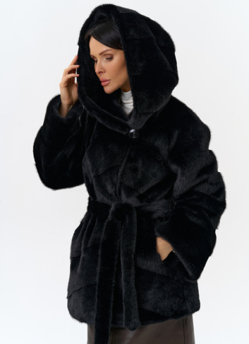 Женская шуба из эко меха с капюшоном