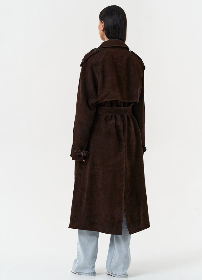фото Длинный плащ из натуральной замши коричневого цвета модель № 31192