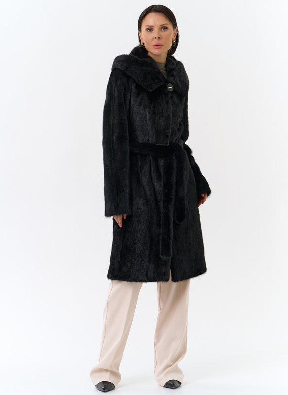 Шуба из норки черного цвета с капюшоном 