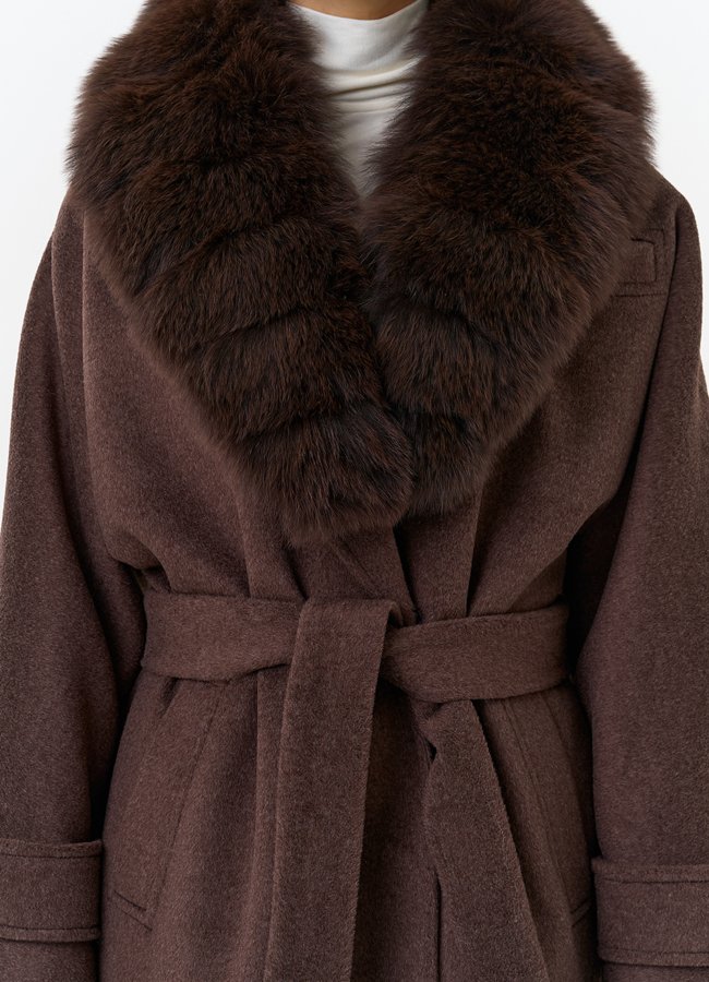 Женское утепленное пальто с отделкой из меха песца модель № 32005 универмаг малина