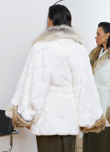 Шуба из кролика с отделкой из меха койота