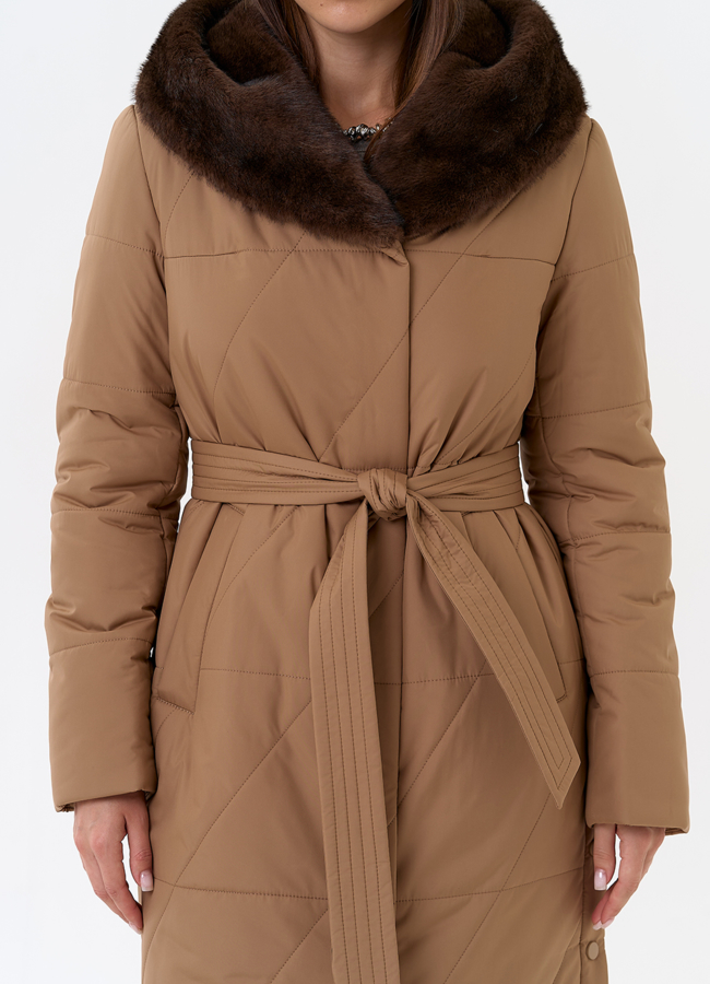 Пуховик с капюшоном из эко меха модель № 28400 универмаг малина