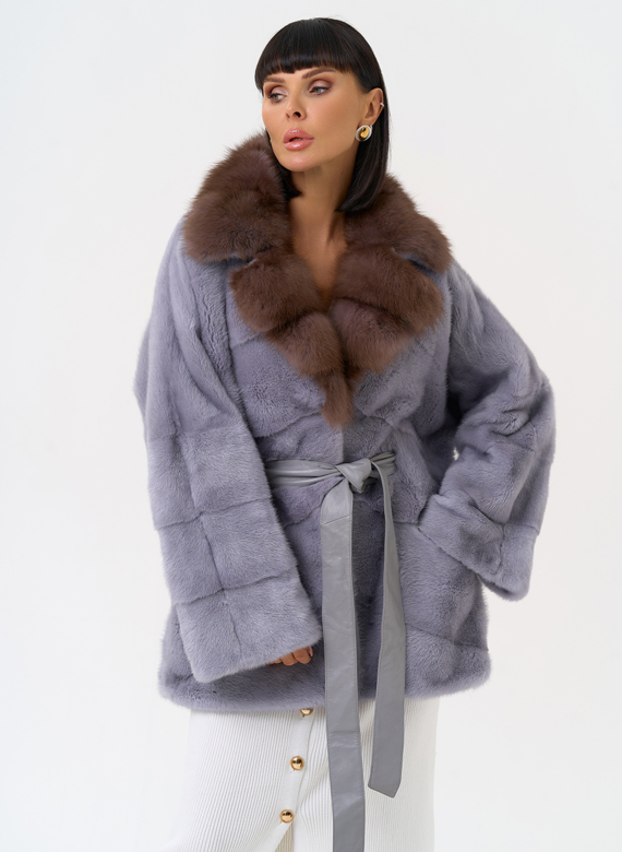 Женская шуба из меха норки с воротником из меха куницы