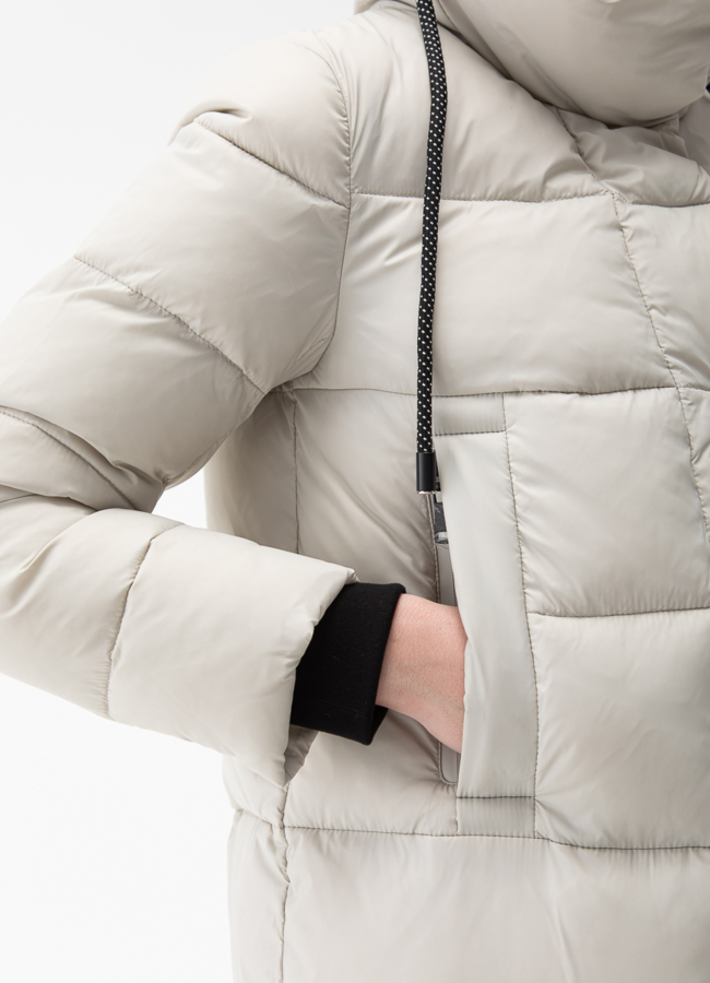 Пуховик женский с капюшоном  модель № 28011 универмаг малина